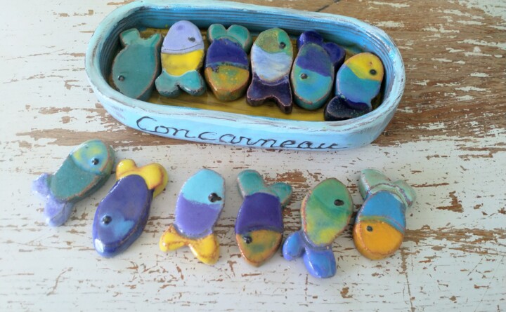 Boîte de 12 petits poissons 雕塑, 3x6.5 in