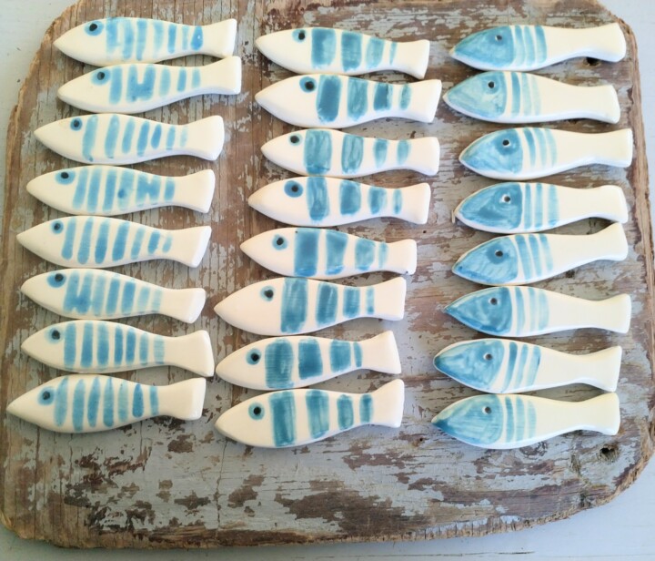Ensemble de 24 sardines décor rayures bleues 雕塑, 3.4x0.9 in