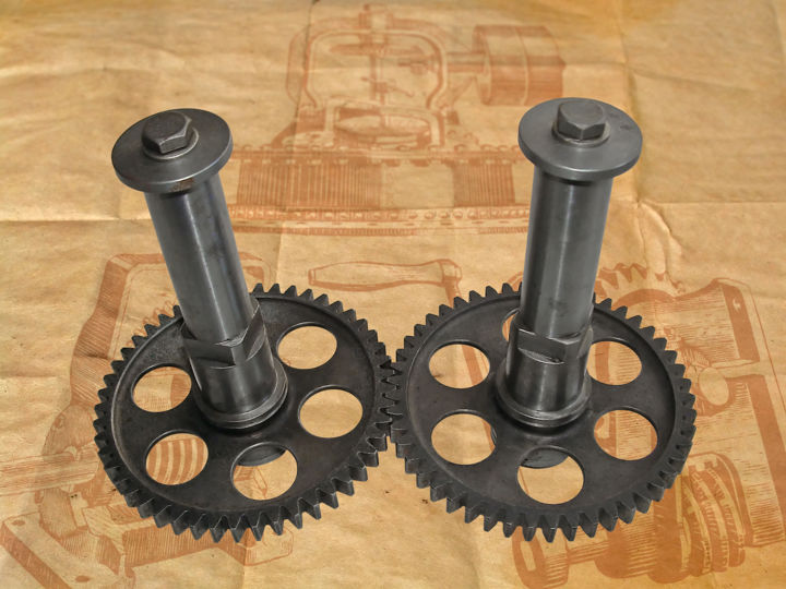 Gears on old drawing 摄影
