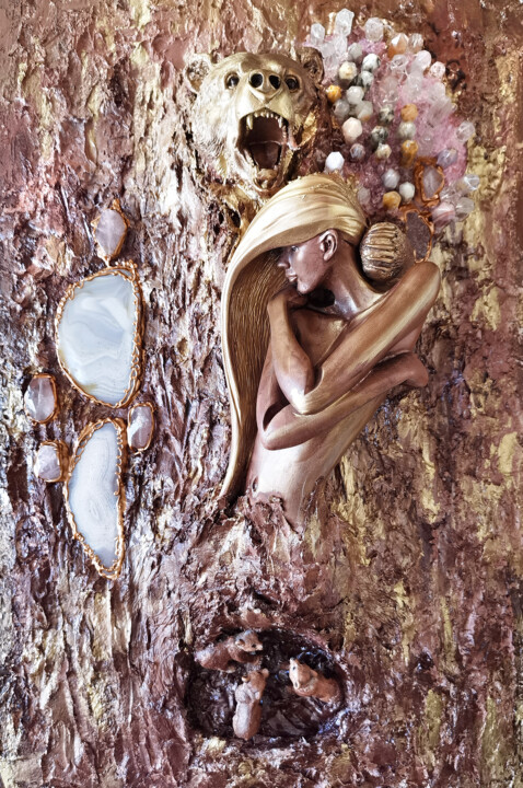 Woman Bear Fantasy tree wall art. Natural crystals gemstones 雕塑, 23.6x15.8 in