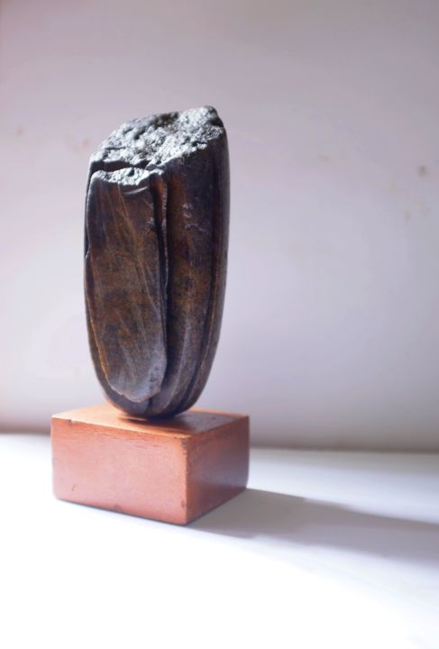 Scultura intitolato "Vintage abstract my…" da Nilupul Jayathunga, Opera d'arte originale, Pietra