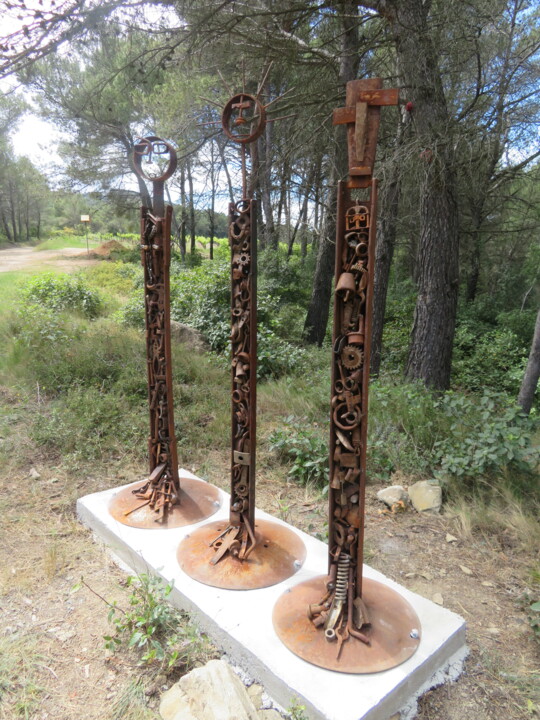 Totems 雕塑, 70.9x5.9 in