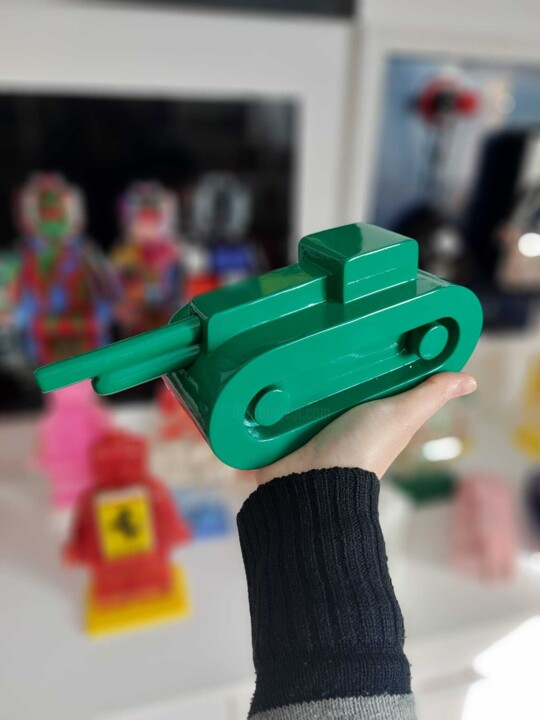 Alter Ego Tank Green 雕塑, 3.9x8.7 in