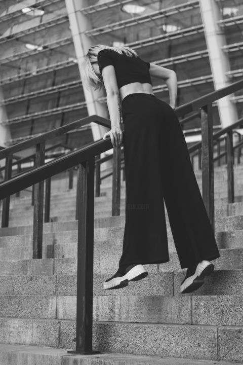 Fotografie getiteld "Standing up" door Victoria Yuskevych, Origineel Kunstwerk, Digitale fotografie