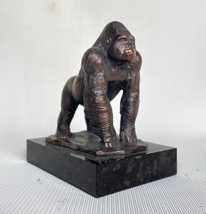 leader 雕塑, 4.3x3.9 in