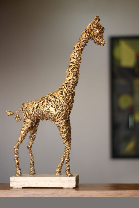 Golden giraffe (50x24x13 2.9kg iron, travertine) 雕塑, 19.7x9.5 in