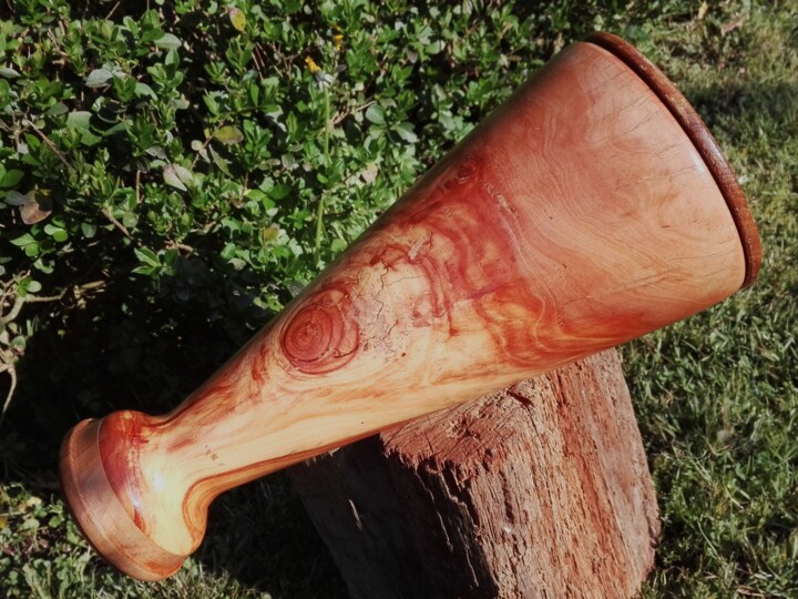 Bottle that'll drink you up 设计, 14x5.9 in