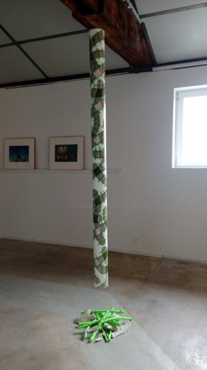 l'arbre suspendu 雕塑, 86.6x5.9 in