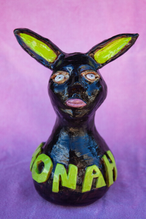 The Black Hare 雕塑, 9.8x7.1 in