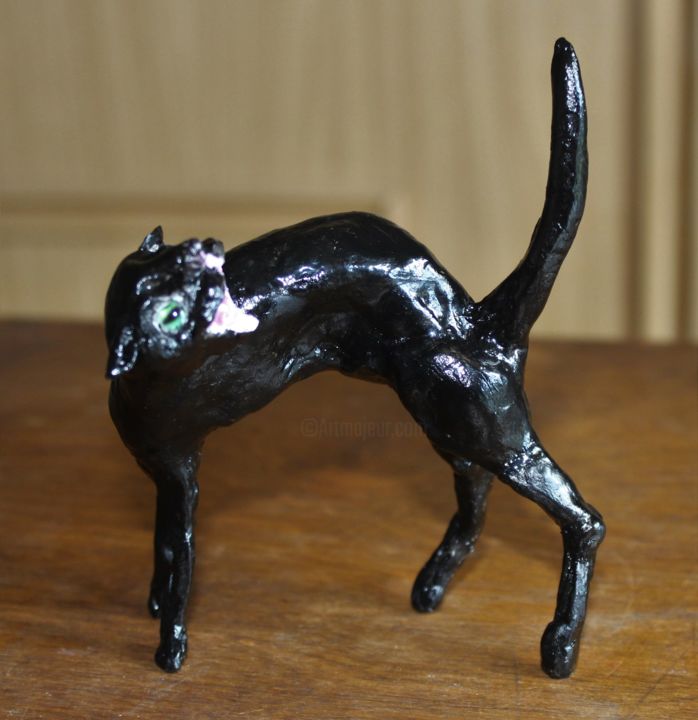 The Witch's Cat 雕塑, 4.3x3.7 in