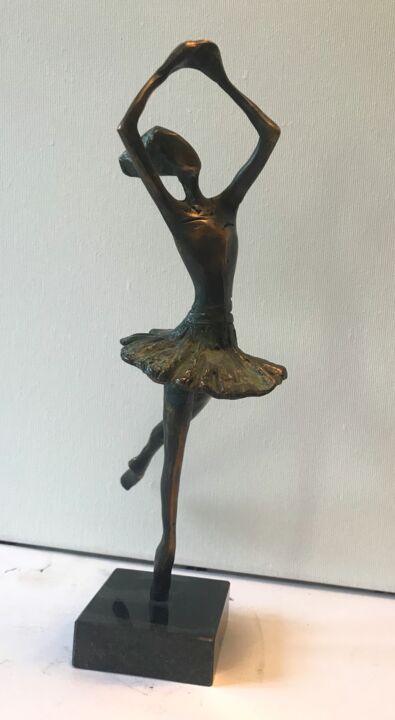 Ballet 雕塑, 10.2x3.2 in