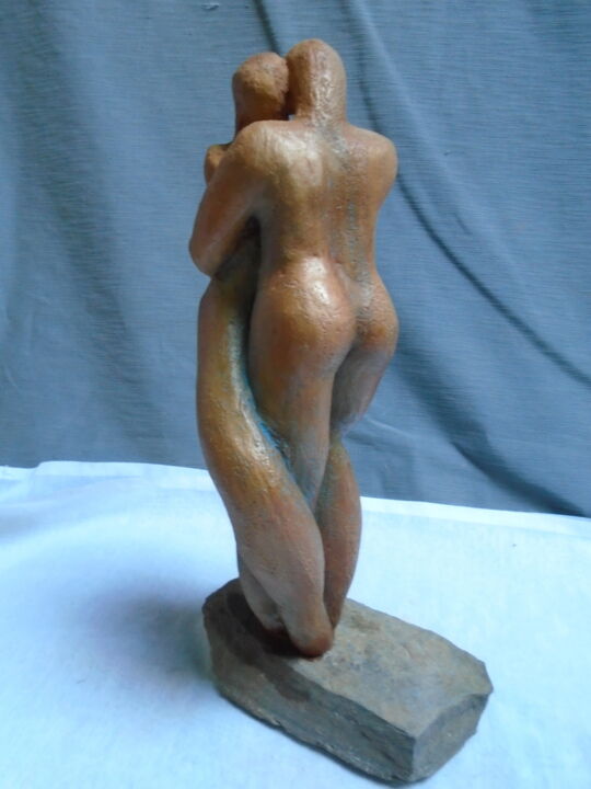 Couple enlacé debout ,socle en pierre 雕塑, 13x6.7 in