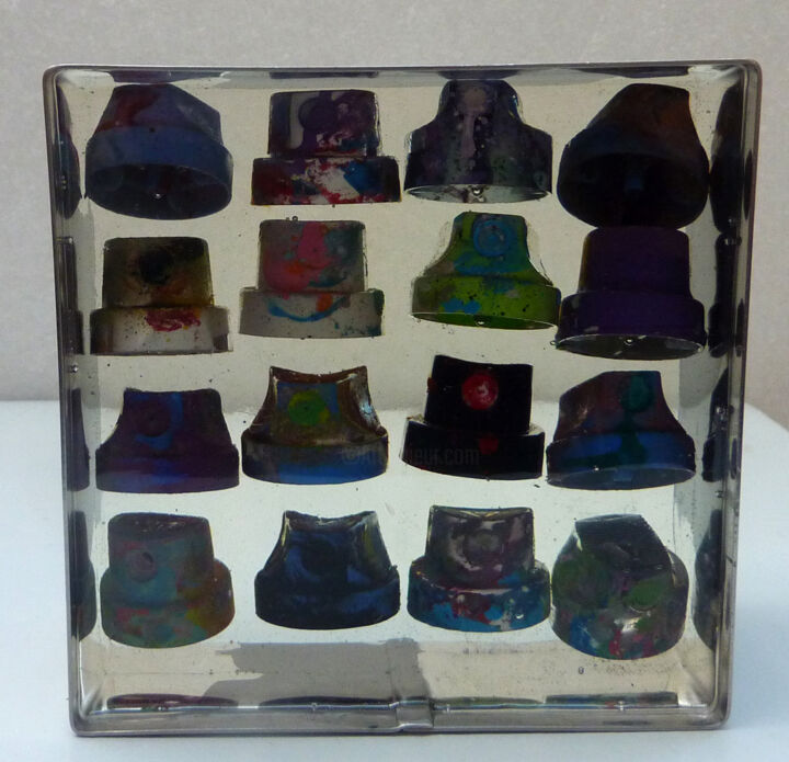 Caps 5 雕塑, 3.9x3.9 in