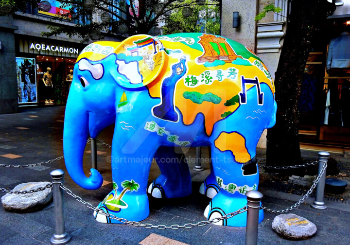 China - The Blue Elephant Display on Street 摄影