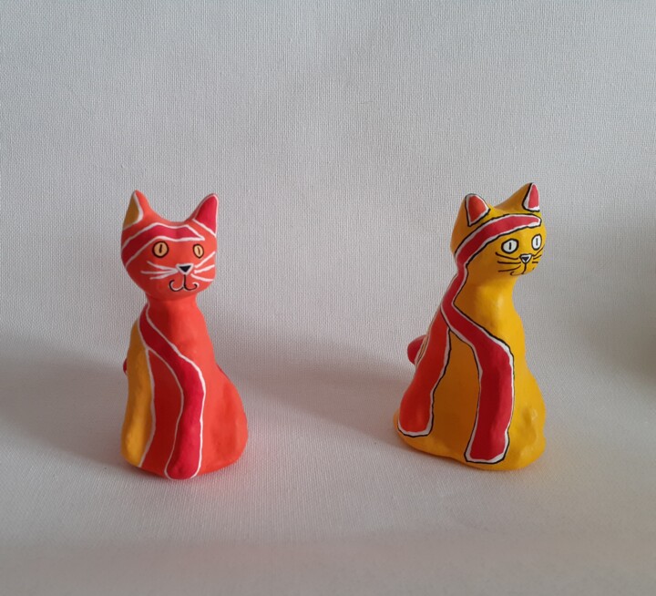 Chats psychédéliques jaune et orange 雕塑, 3.9x2 in