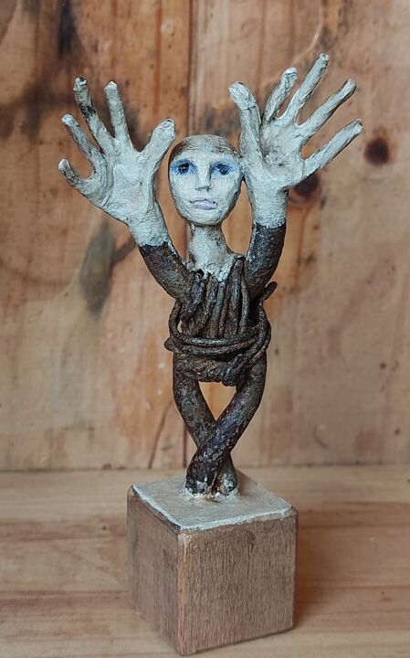 Haut les ... coeurs! 雕塑, 4.9x2.8 in