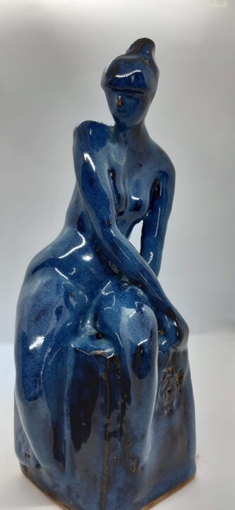 Sculpture intitulée "Lilly assise  en am…" par Marie Pascale Martins, Œuvre d'art originale, Terre cuite