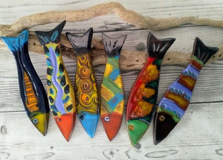 Grandes sardines multicolores 雕塑, 6.9x9.7 in