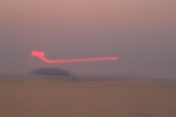 Photographie intitulée "Soleil 0xA862C4 #1/3" par Éric Petr, Œuvre d'art originale, Photographie non manipulée