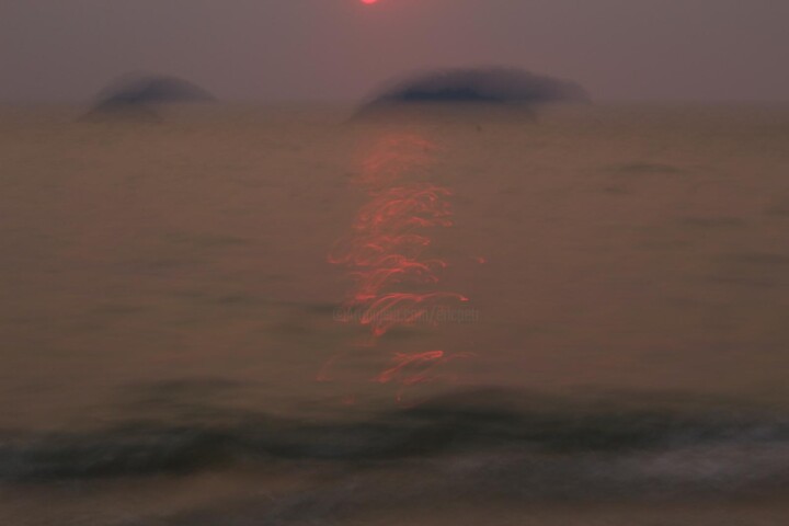 Photographie intitulée "Soleil 0xB82FC0 #1/3" par Éric Petr, Œuvre d'art originale, Photographie non manipulée