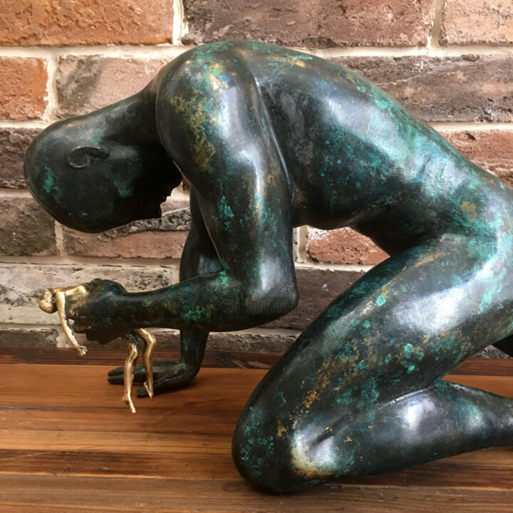 OBSESSION (BRONZE 1/8) 雕塑, 9.8x26 in