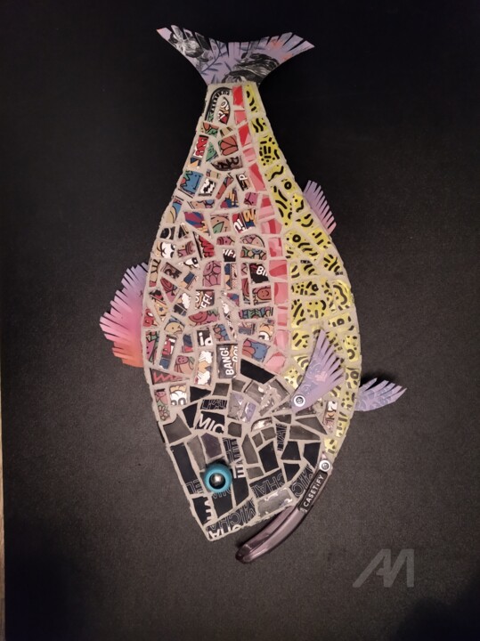 Casetify fish 雕塑, 10.6x18.5 in