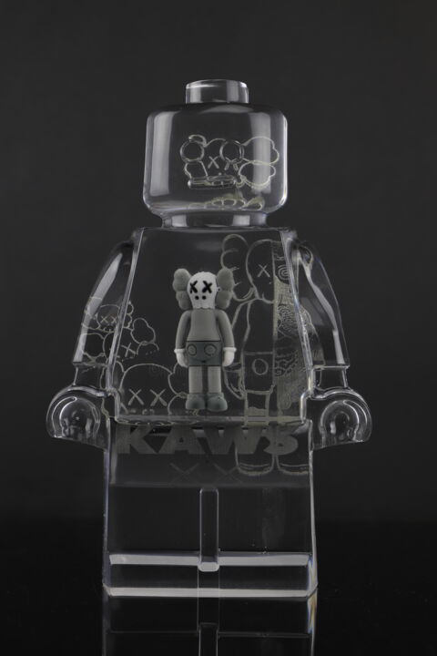 KAWS 2 雕塑, 9.8x6.3 in