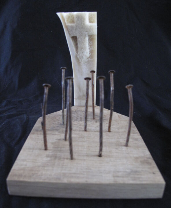 Skulptur mit dem Titel "Adoration" von Serendipity Liche, Original-Kunstwerk, Knochen