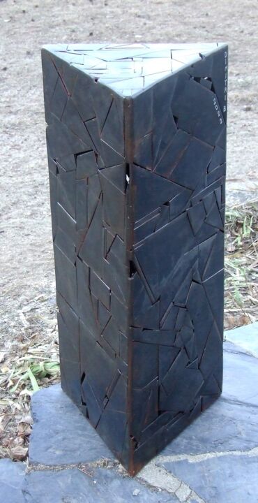 Sculpture titled "monolithe" by Dimitri Bussonnais, Original Artwork, Metals