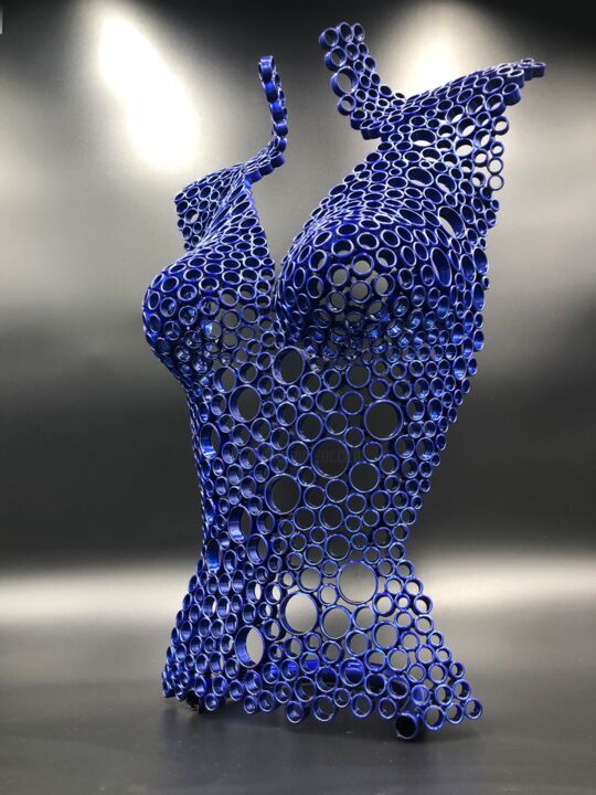 "Irina" bleu candy 雕塑, 21.7x14.6 in