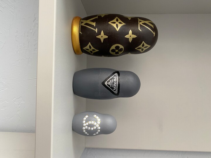 「Matryoshka POWER」というタイトルの彫刻 Vera Zvyaginaによって, オリジナルのアートワーク, アクリル