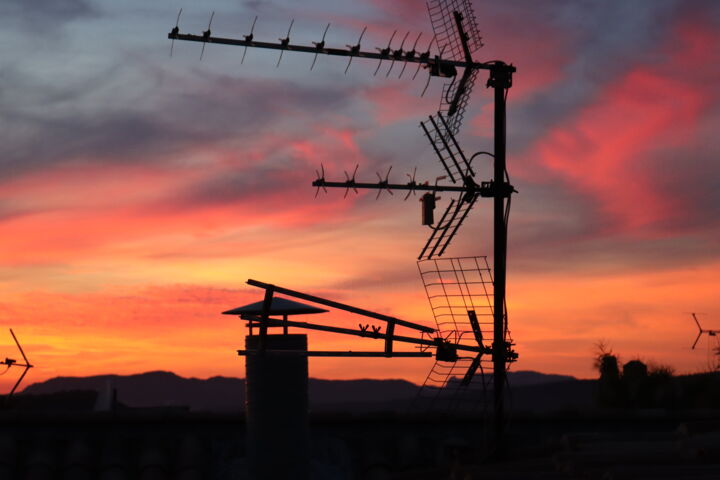 Φωτογραφία με τίτλο "Antenne de télévisi…" από Vaïni, Αυθεντικά έργα τέχνης, Ψηφιακή φωτογραφία