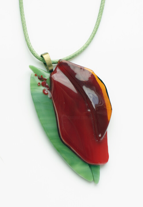 Pendant "Red petals in the shape of lips". 设计, 1.6x2.8 in