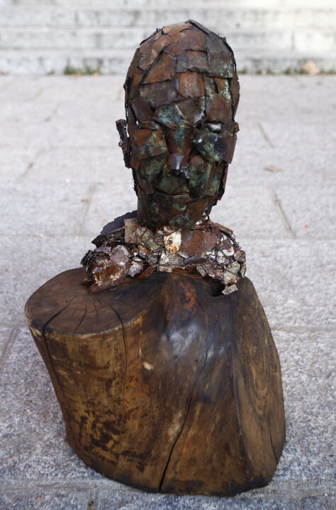 Metal head 雕塑, 31.5x21.7 in