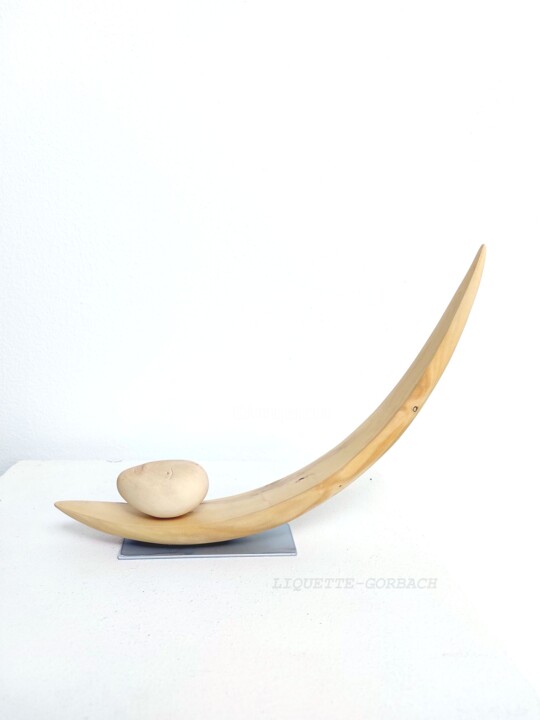 Scultura intitolato "In the moon" da Liquette-Gorbach, Opera d'arte originale, Legno