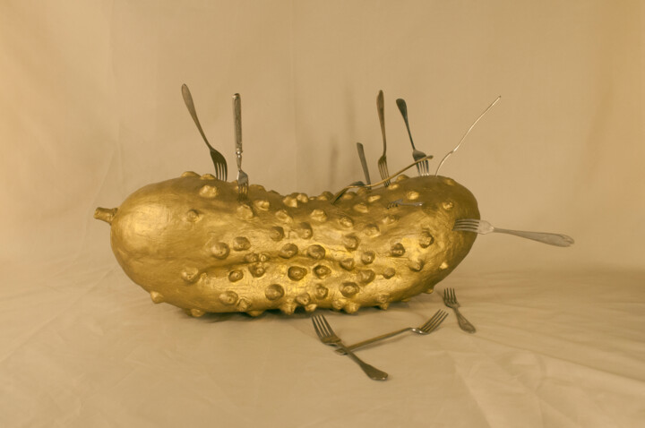 The golden Cucumber 雕塑, 13.8x27.6 in