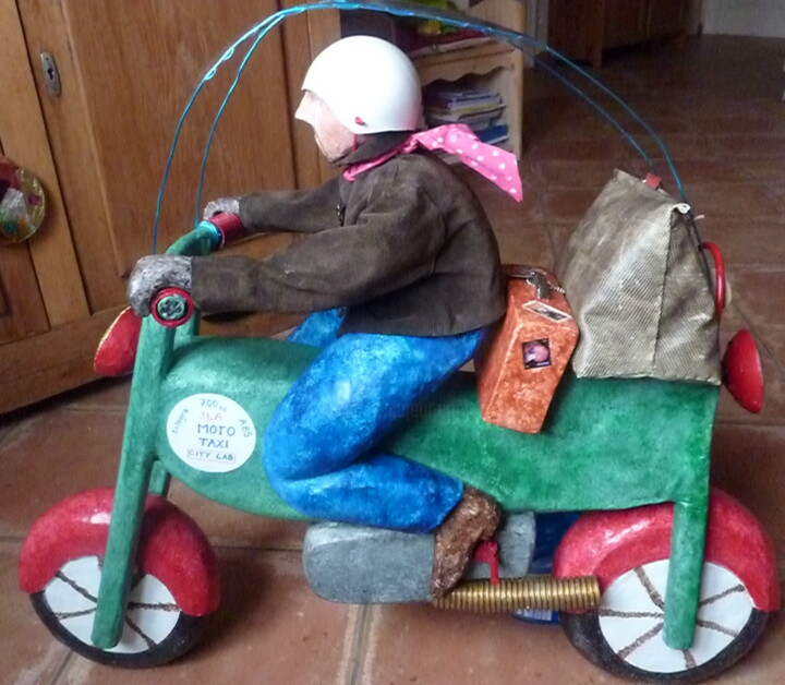 Moto taxi 雕塑, 31.5x38.6 in