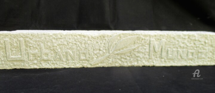 Urbano Munoz 雕塑, 3.9x29.5 in