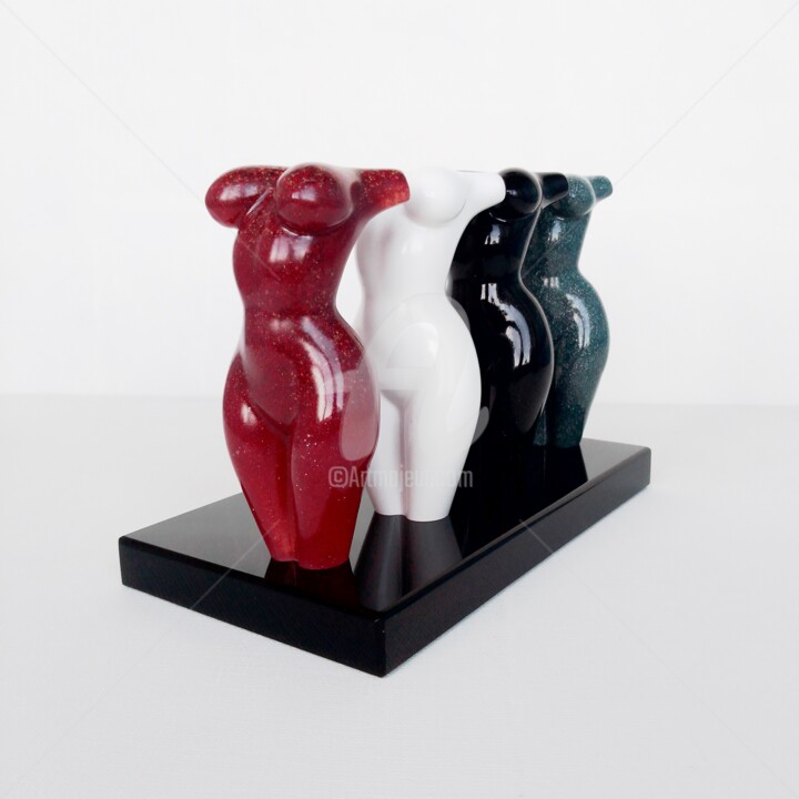 4GIRLS2 3_4_5_7 ON BLACK CATWAY4 雕塑, 5.9x8.3 in
