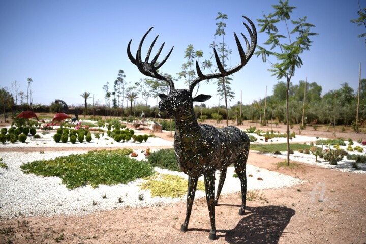 Cerf en métal recyclé 雕塑, 96.5x84.7 in