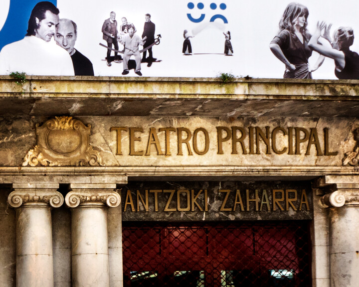 Photography titled "Teatro Principal" by Jeff Griffiths, Original Artwork, Digital Photography