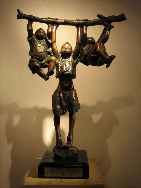 Sculptuur getiteld "《山沟沟》铸铜" door Xue Jun Yang, Origineel Kunstwerk