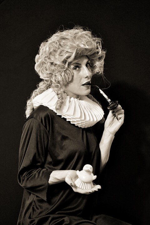 MARIE ANTOINETTE FASHION PAUSE black & white 摄影