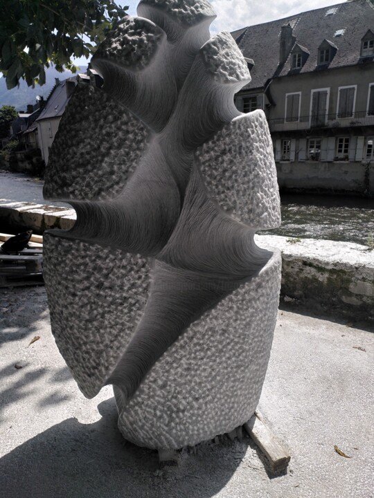 Croissance 雕塑, 90.6x47.2 in