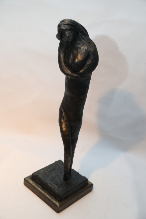 Scultura intitolato "Donna raccolta" da Mauro Vaccai, Opera d'arte originale, Argilla