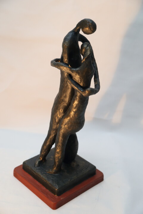 Scultura intitolato "Abbraccio" da Mauro Vaccai, Opera d'arte originale, Argilla