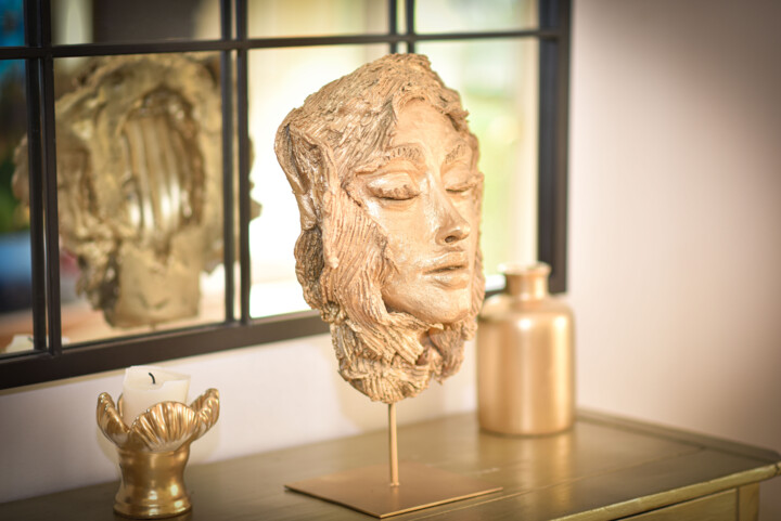 Golden Goddess 雕塑, 16.9x10.2 in