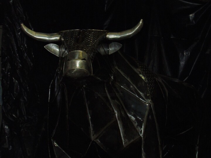 Sculpture titled "Taureau de Sainte L…" by Dimitri Bussonnais, Original Artwork, Metals
