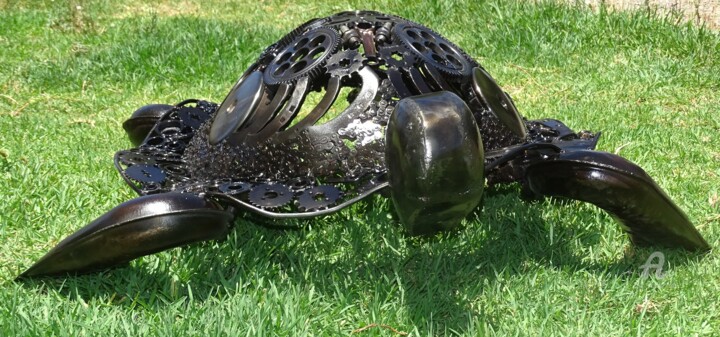 Tortue en métal recyclé 雕塑, 13.8x38.2 in