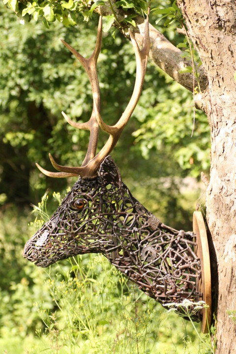 Cervus elaphus metallicus 雕塑, 25.6x43.3 in